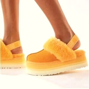 NEW UGG Funkette Genuine Shearling Papaya Orange Clog/Mules Size 6
